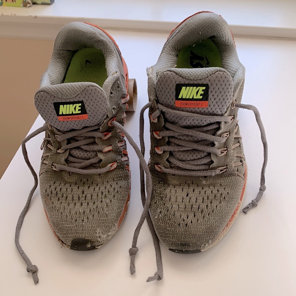 SALE NIKE - Zoom Odyssey 2 Running Shoes - size 8 with new set of Orange Laces